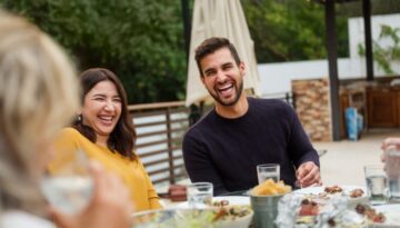 friends-having-fun-eating-together-picture-id1199887988