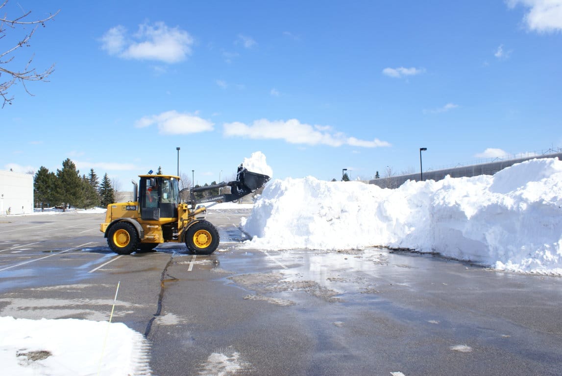 The Dos and Don’ts of Winter Snow Removal Contracts
